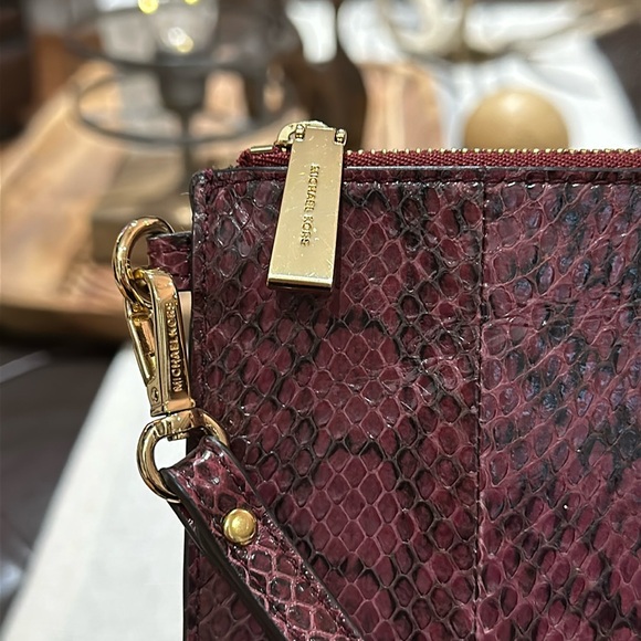 Authentic MICHAEL Michael Kors Genuine Snakeskin Clutch/Wristlet, EUC - Picture 7 of 16